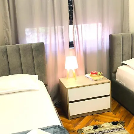 Central & Comfy 2 Bedroom Tiran